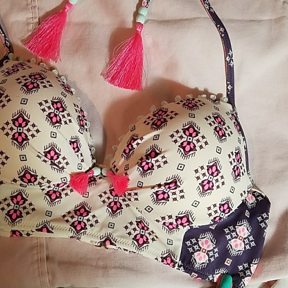 Victoria Secret - Picture 3 of 4